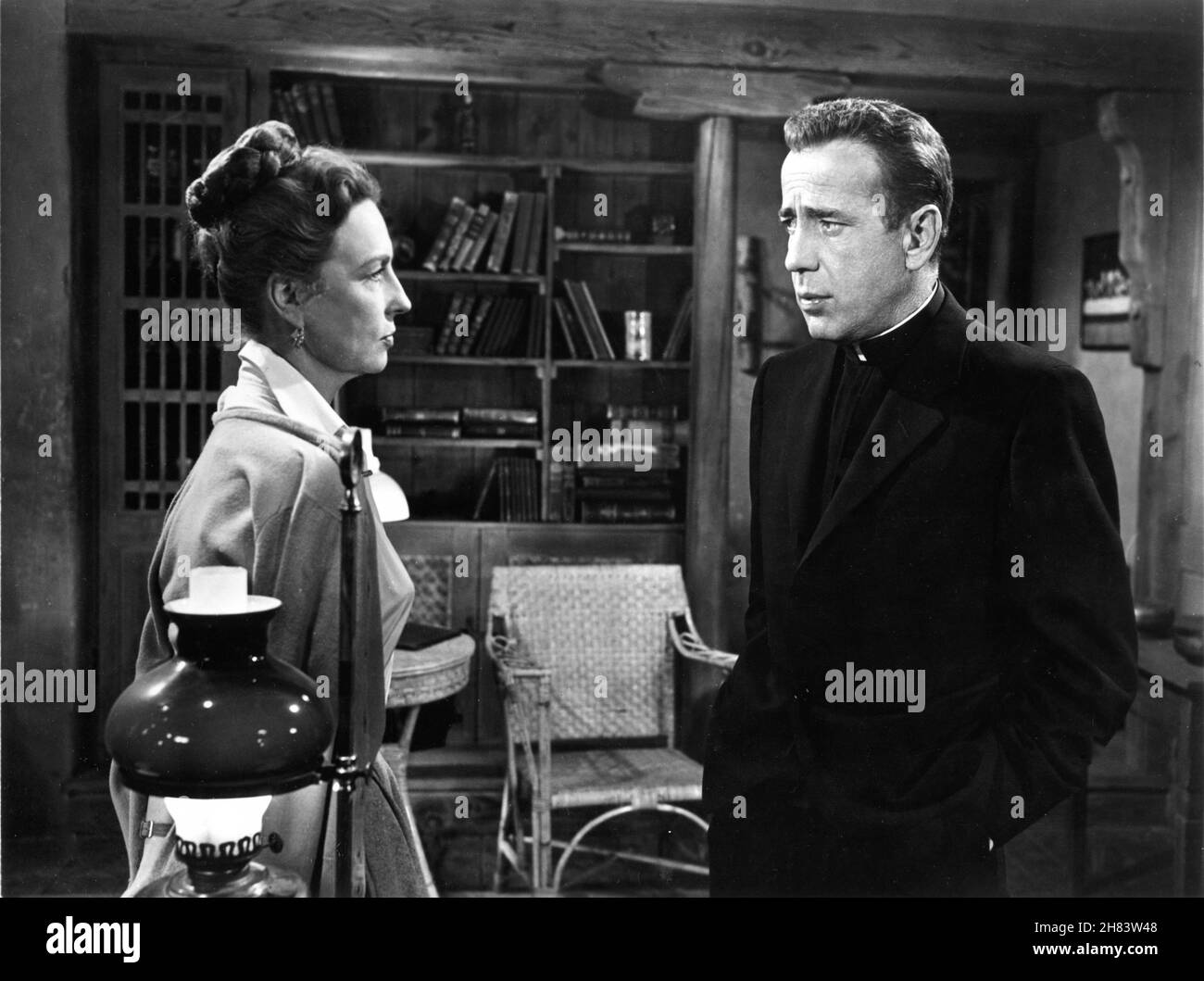 AGNES MOOREHEAD e HUMPHREY BOGART nella MANO SINISTRA DI GOD 1955 regista EDWARD DMYTRYK romanzo William E. Barrett musica Victor Young Costume design Travilla produttore Buddy Adler Twentieth Century Fox Foto Stock