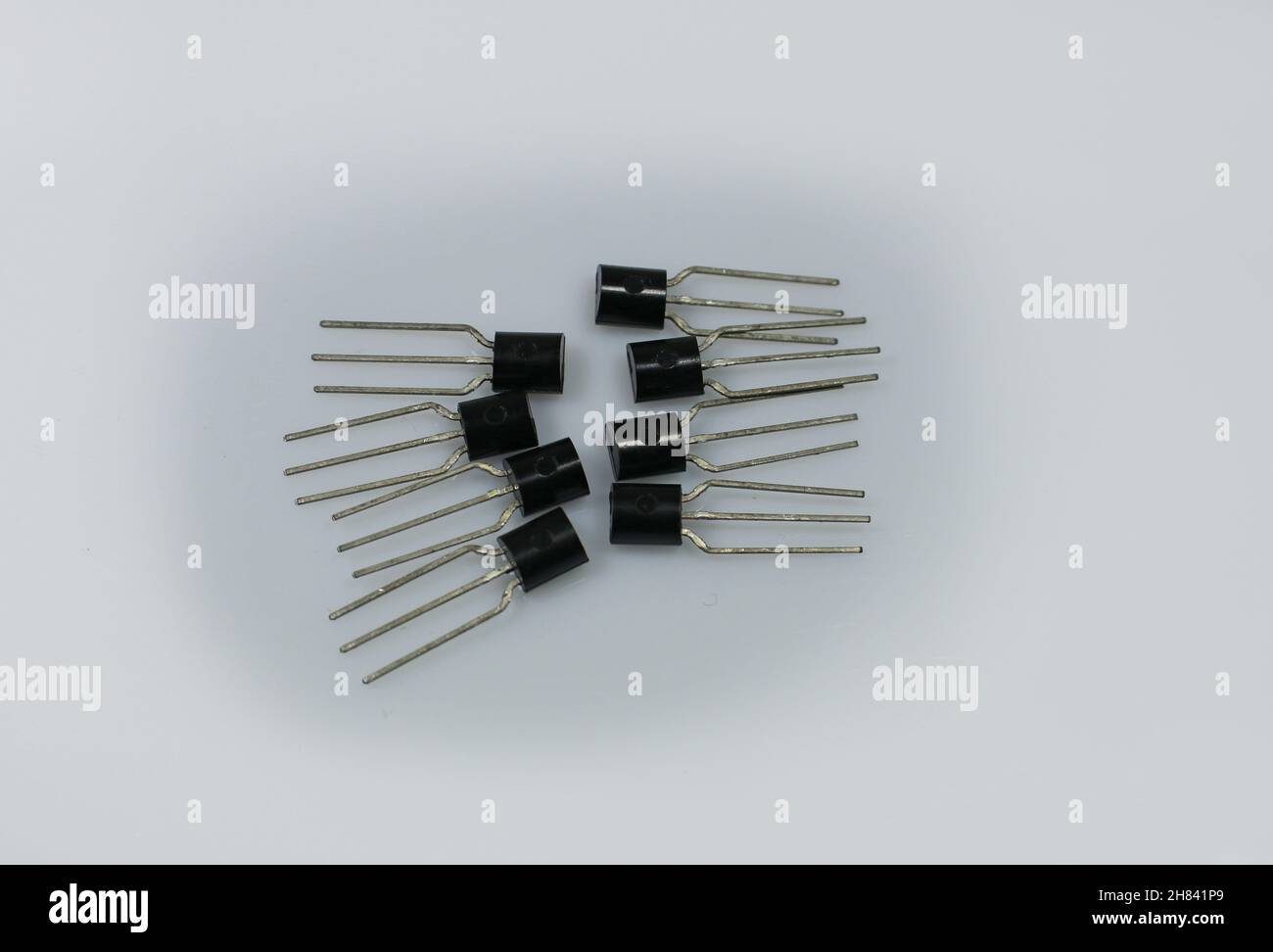 Transistor. Componenti elettronici. Isolato su bianco. Foto Stock
