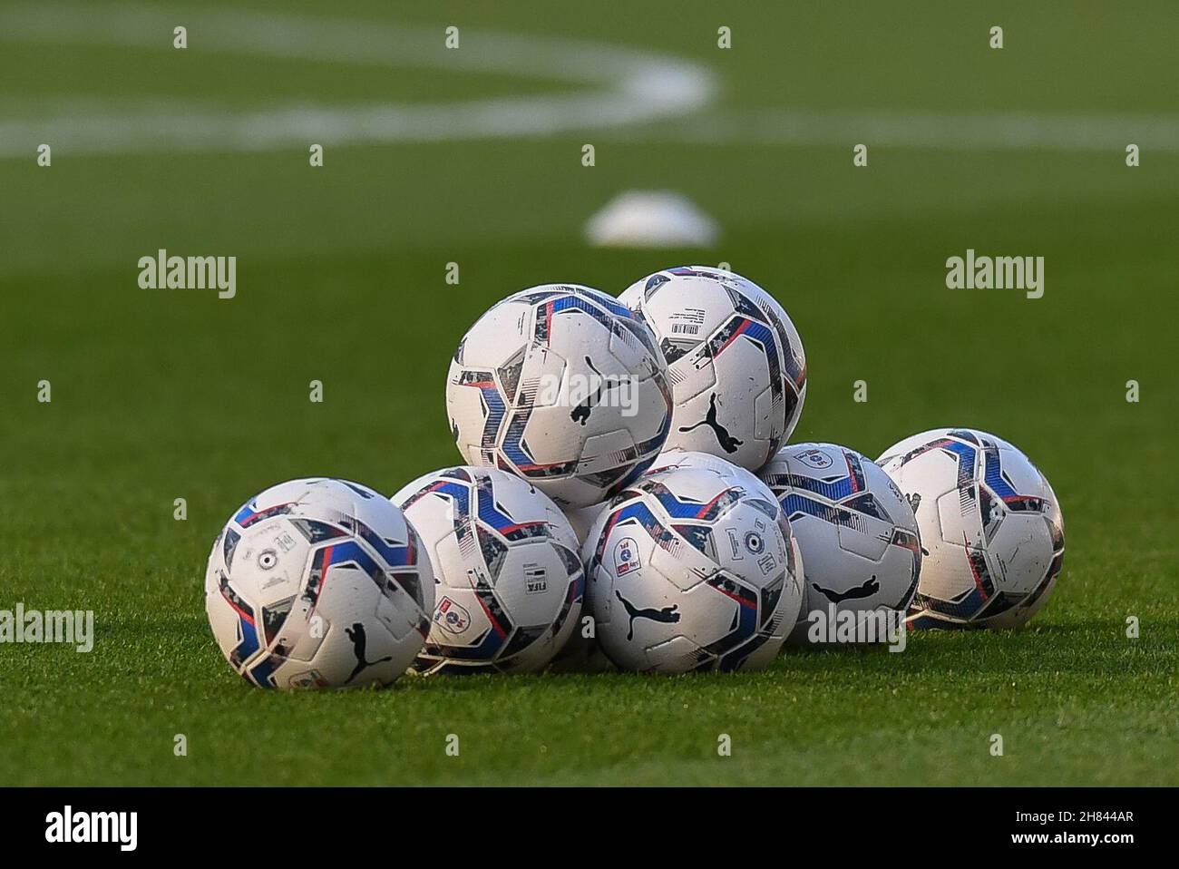 Swansea, Regno Unito. 27 novembre 2021. EFL Sky Bet Championship Puma EFL match ball 2021/22 Season. In Swansea, Regno Unito il 11/27/2021. (Foto di Mike Jones/News Images/Sipa USA) Credit: Sipa USA/Alamy Live News Foto Stock