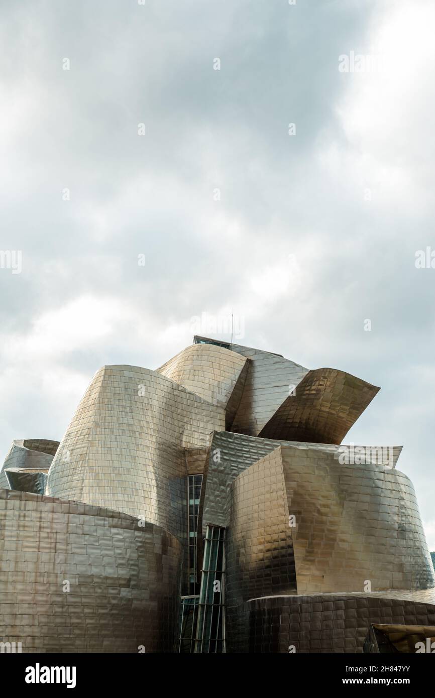 Museo Guggenheim nella città basca di Bilbao, nel nord della Spagna Foto Stock