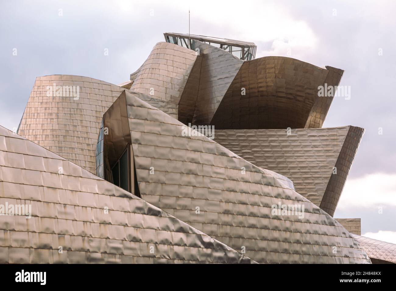 Museo Guggenheim nella città basca di Bilbao, nel nord della Spagna Foto Stock