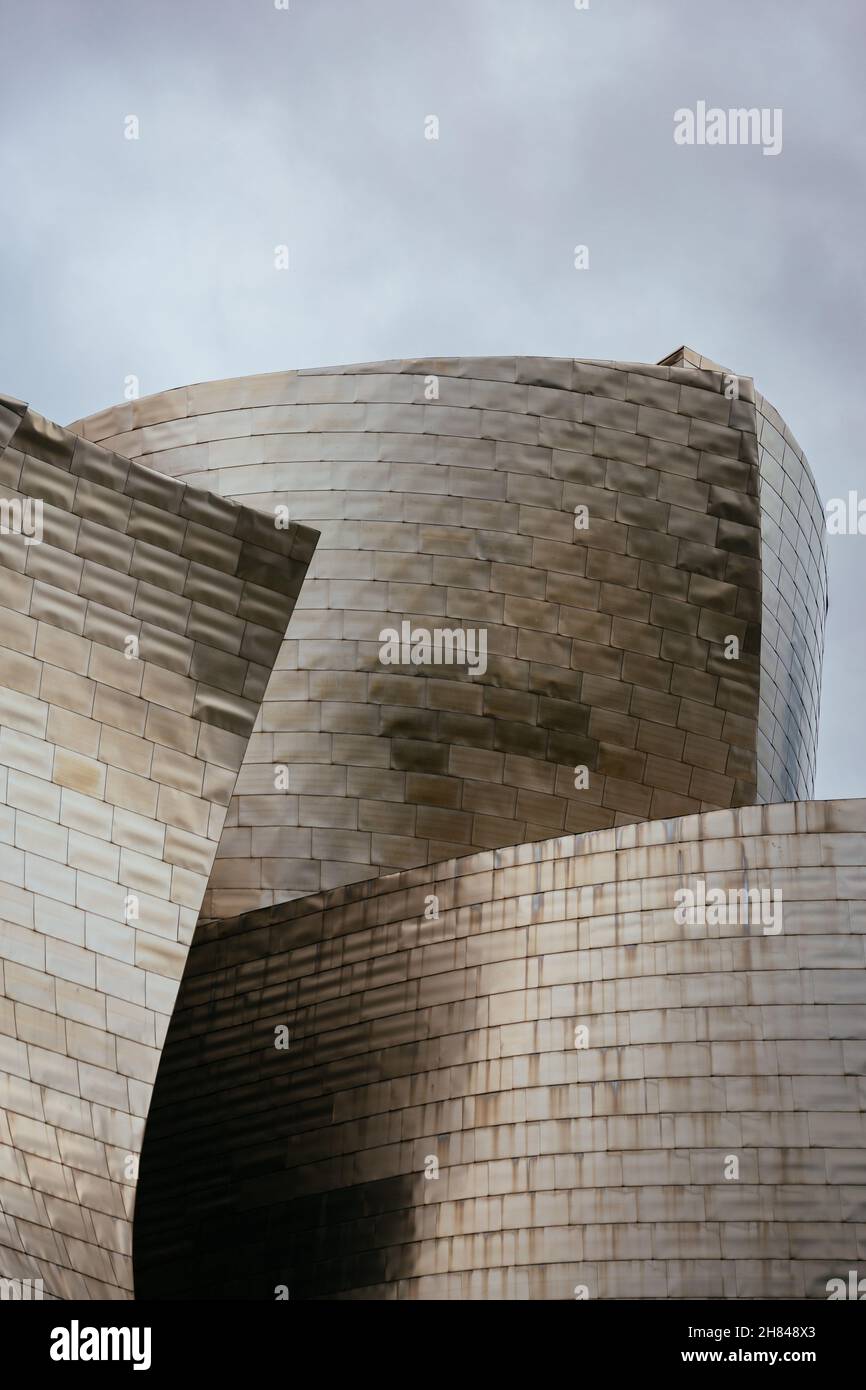 Museo Guggenheim nella città basca di Bilbao, nel nord della Spagna Foto Stock