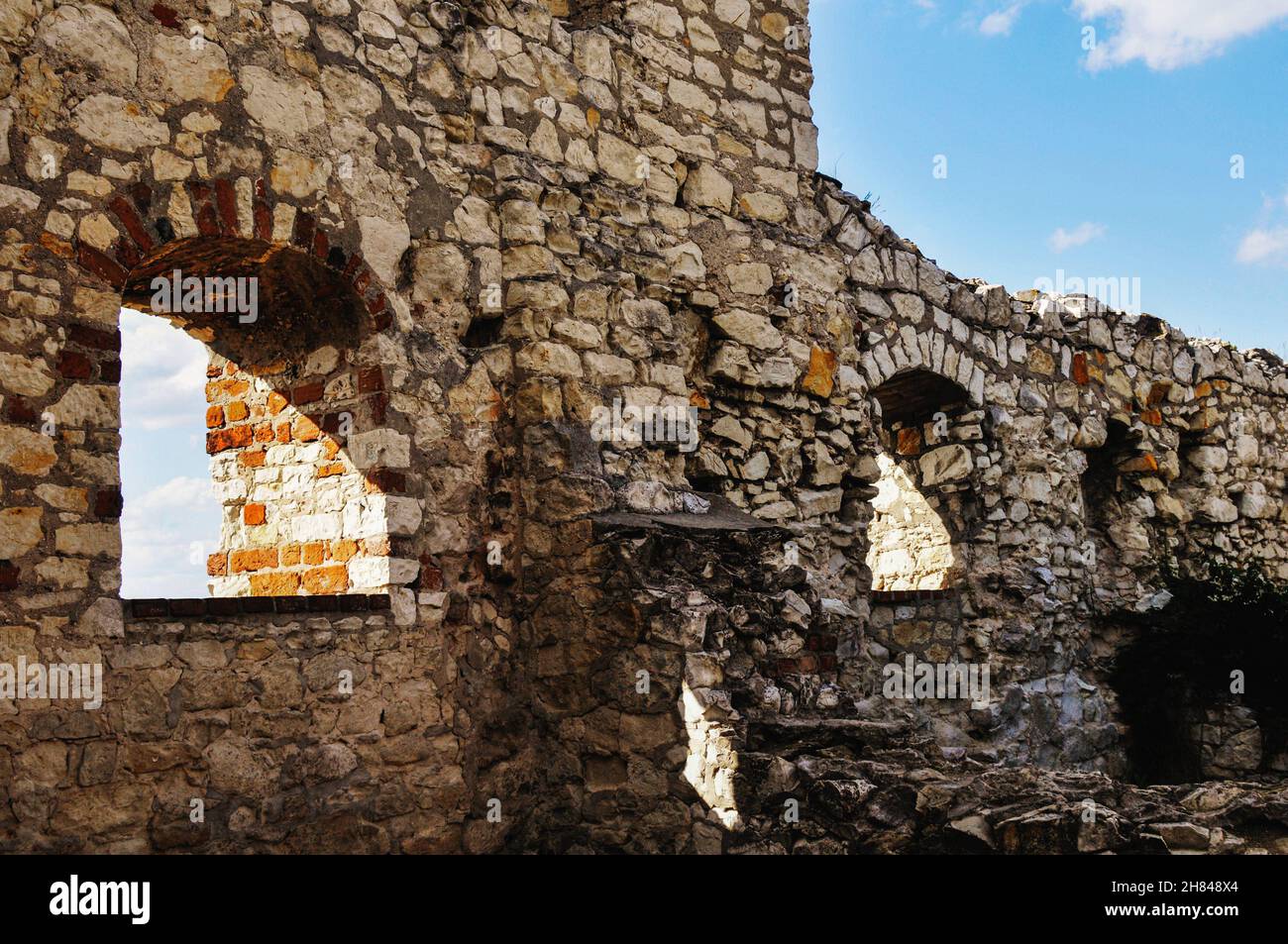 Vecchio muro di mattoni di un antico edificio Foto Stock