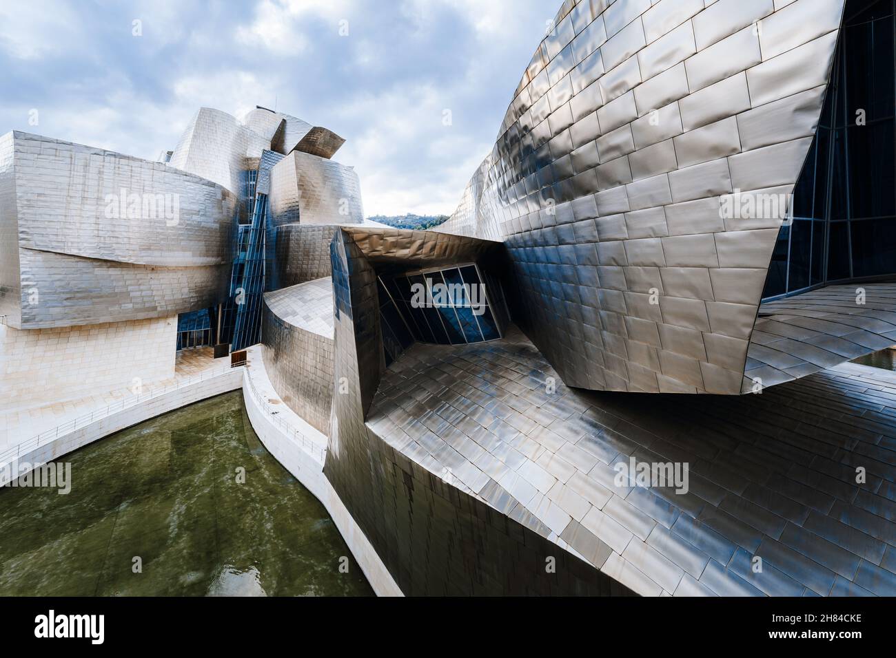 Museo Guggenheim nella città basca di Bilbao, nel nord della Spagna Foto Stock