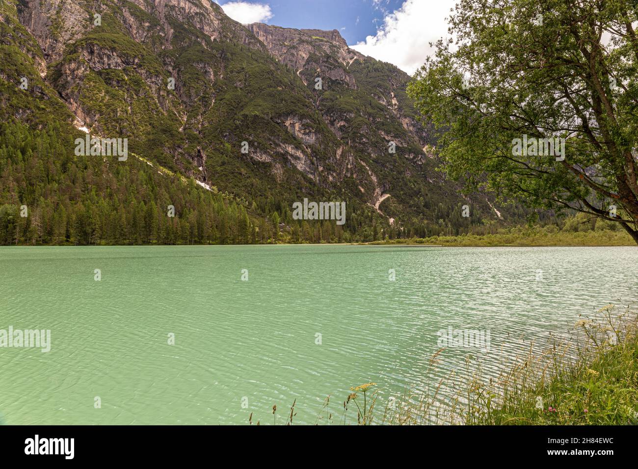 Il Dürrensee è un lago delle Dolomiti nel nord Italia. Foto Stock