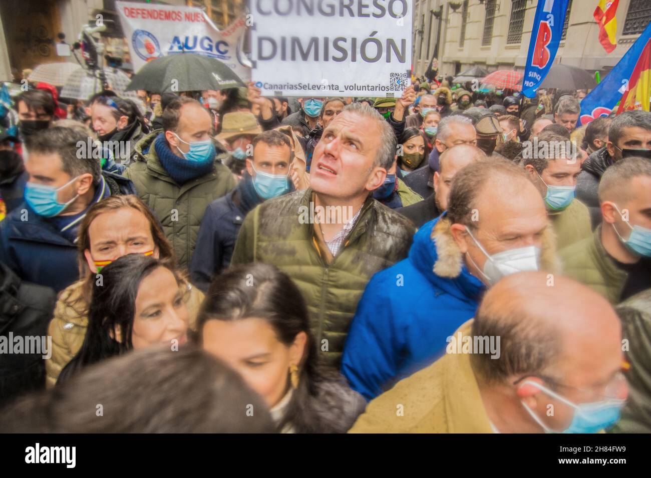 La piattaforma Jusapol e il resto delle organizzazioni della polizia nazionale, della Guardia civile, della polizia regionale e locale hanno sostenuto questo sabato la manifestazione contro la riforma della legge sulla sicurezza dei cittadini del 2015, nota dai suoi detrattori come "legge del bavaglio", Hanno concentrato le sue critiche nei confronti della direzione del ministro degli interni Fernando Grande-Marlaska anche se migliaia di persone sono state mobilitate, coloro che hanno partecipato alla manifestazione non ha riempito la Puerta del Sol all'inizio della annunciata 'grande manifestazione' contro la 'arbitraria' riforma della legge sulla sicurezza dei cittadini proposta dai partner di Foto Stock