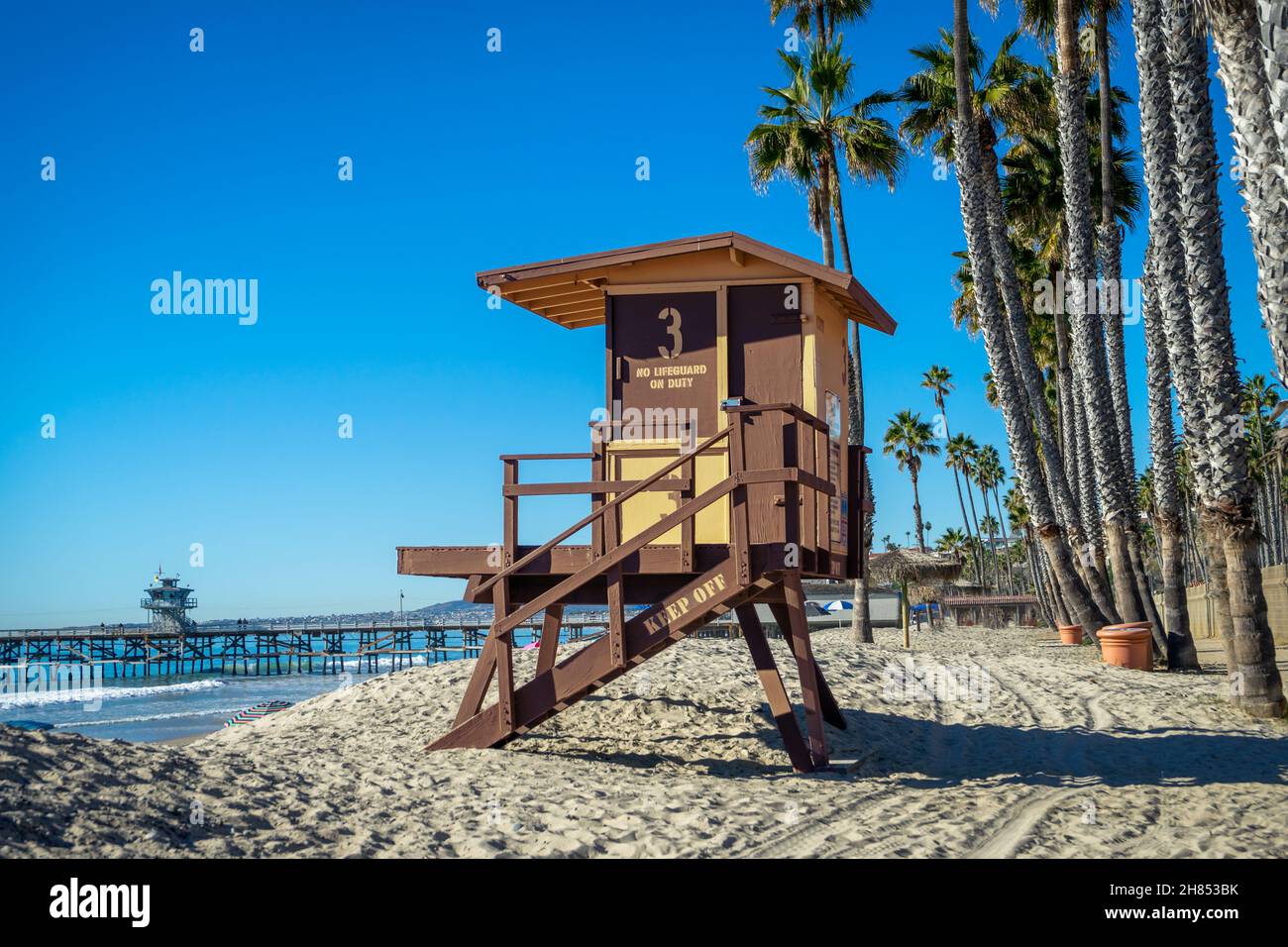Torre in legno di bagnino a San Clemente Beach, California Foto Stock
