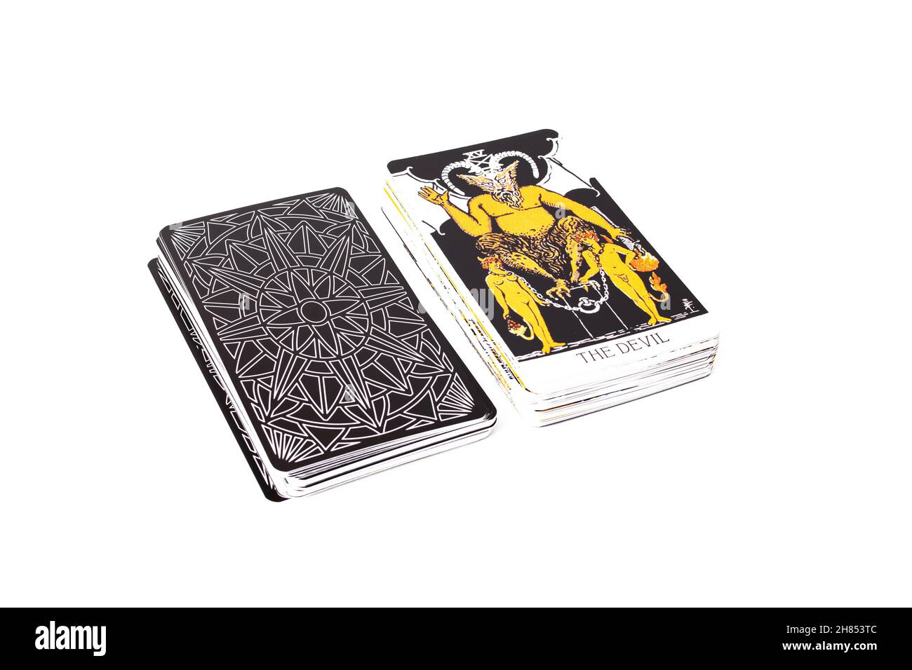 Bielorussia, Novopolotsk - 27 novembre 2021: Mazzo di carte tarocchi isolato su bianco Foto Stock