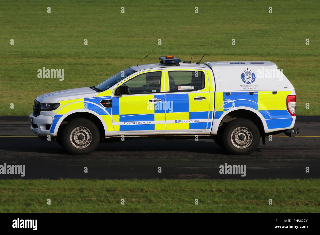 SF70 JNZ, una Ford Ranger operata dalla polizia Scozia, pattugliando l'Aeroporto di Prestwick e dintorni in Ayrshire, Scozia, durante la conferenza COP26 sul cambiamento climatico. Foto Stock