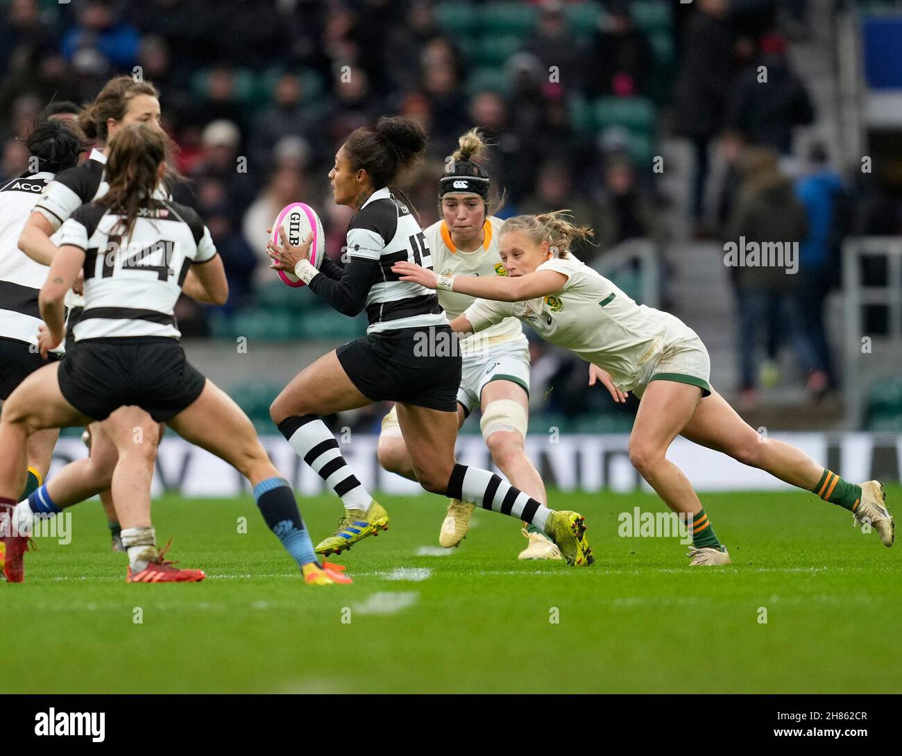 Londra, Inghilterra, 27, Novembre, 2021,Rhona Lloyd (Barbarians) (L) Bulou Mataitoga (Barbarians) (C) Eloise Webb (Sudafrica) (R) raffigurato in azione, durante le donne barbariche / Sudafrica Donne Rugby, Credit:, Graham Glendinning,/ Alamy Live News Foto Stock