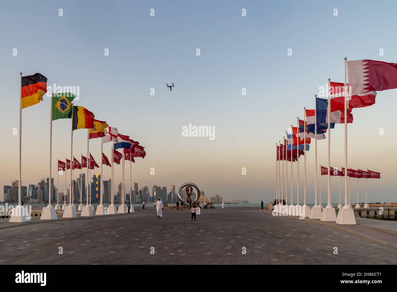 Orologio del conto alla rovescia per la Coppa del mondo FIFA 2022 sulla Corniche di Doha, 25 novembre 2022, Doha, Qatar. Foto Stock