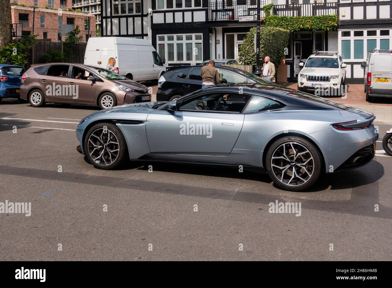 Aston Martin DB11 volante V8 coupé Foto Stock