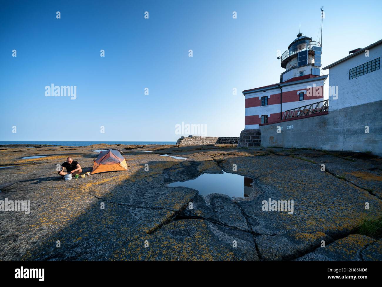 Prima colazione al faro di Märket, Ahvenanmaa, Finlandia Foto Stock