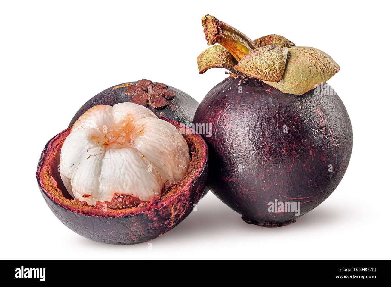 Due mangosten interi e aperti isolati su sfondo bianco Foto Stock