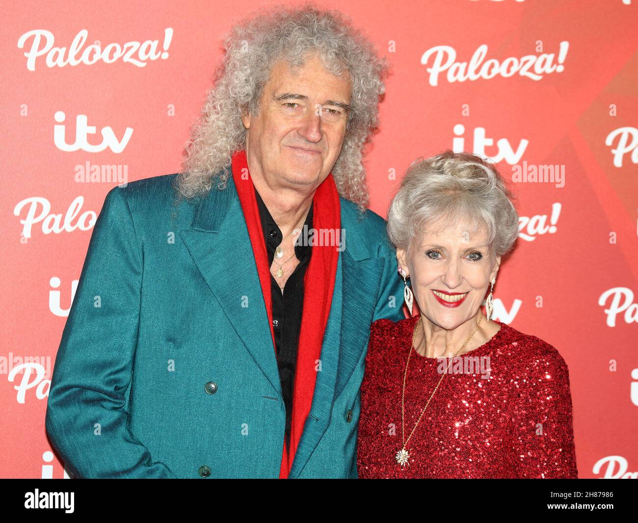 Brian May e Anita Dobson arrivano per l'ITV Palooza 2021 al Royal Festival Hall di Londra, Regno Unito il 23 novembre 2021 Foto Stock