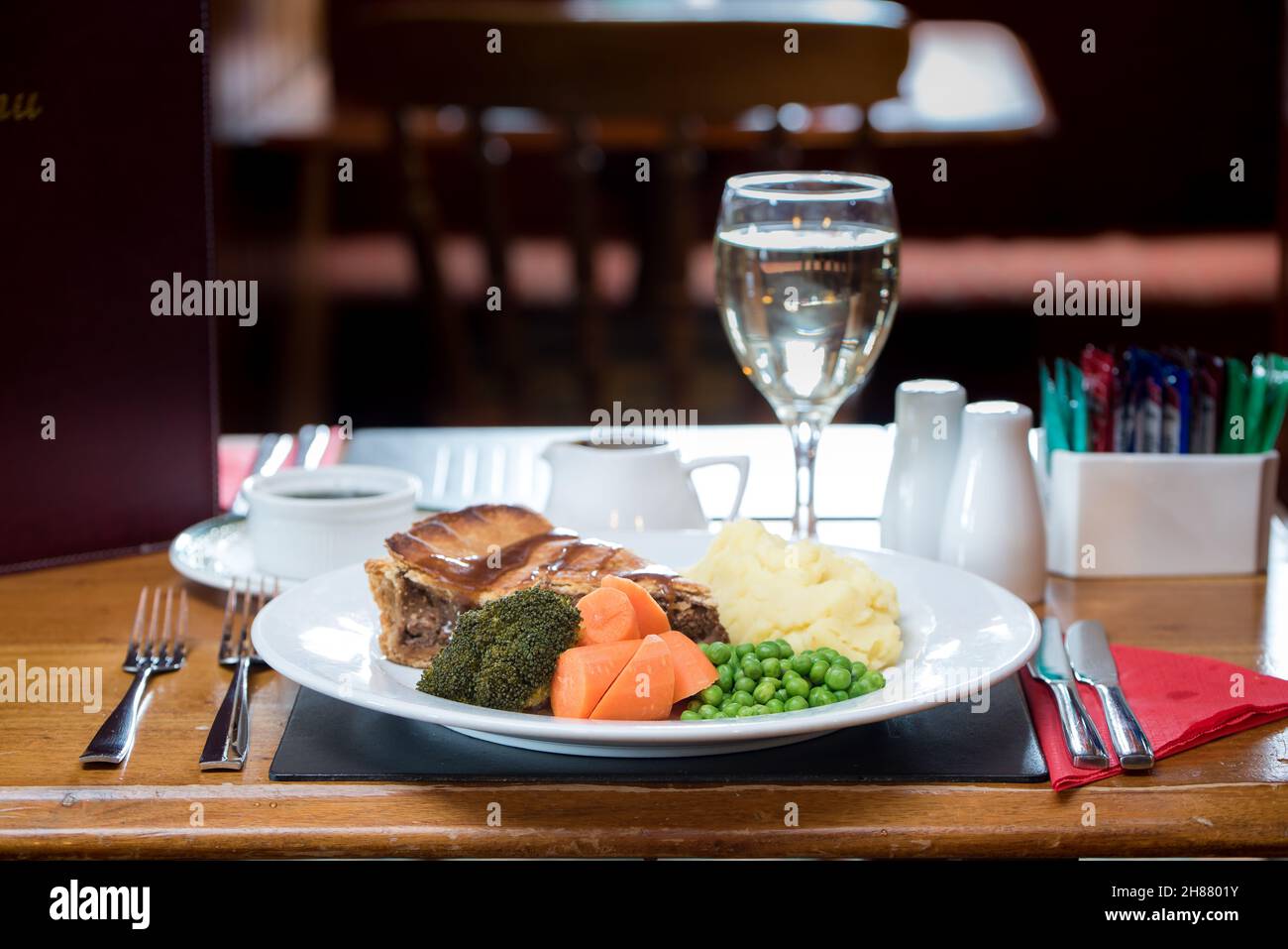 Pranzo da pub, bar tradizionale britannico o cibo da ristorante Foto Stock