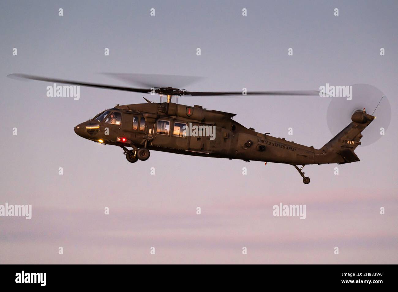 Un elicottero Sikorsky UH-60 Black Hawk a due motori dell'esercito degli Stati Uniti presso la base aerea Gilze-Rijen, Paesi Bassi. Foto Stock