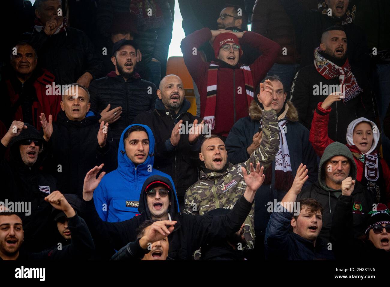 Benevento, Italia. 27 novembre 2021. Tifosi di Reggina durante Benevento Calcio vs Reggina 1914, partita di calcio italiana Serie B a Benevento, Italia, Novembre 27 2021 Credit: Independent Photo Agency/Alamy Live News Foto Stock