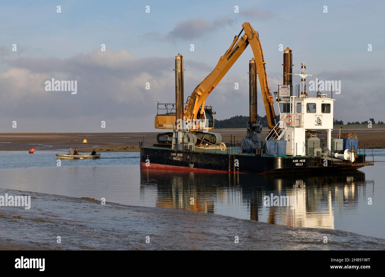 drago porto collegato a terra a pozzi di bassa marea nord norfolk inghilterra Foto Stock