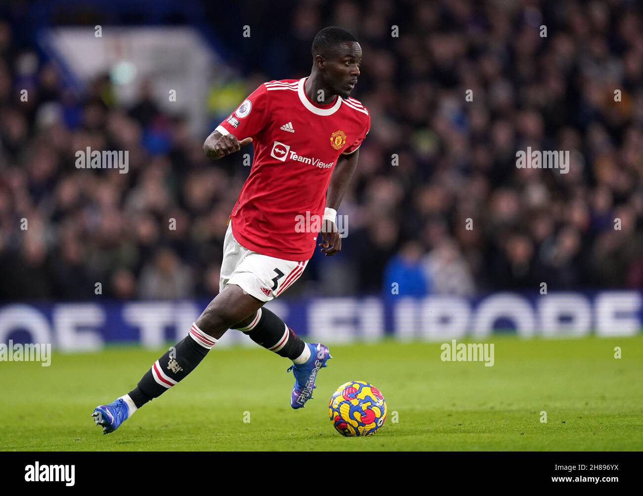 Eric Bailly del Manchester United durante la partita della Premier League a Stamford Bridge, Londra. Data foto: Domenica 28 novembre 2021. Foto Stock