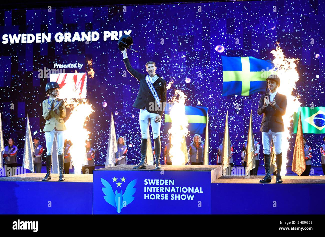 Da sinistra; Malin Baryard-Johnsson di Svezia piazzato secondo, Henrik von Eckermann di Svezia vinse e Marlon Modolo Zanotelli di Brasile piazzò terzo al Grand Prix jumping evento durante il Sweden International Horse Show alla Friends Arena di Solna, Stoccolma, Svezia, il 28 novembre 2021.Foto: Jessica Gow / TT / codice 10070 Foto Stock