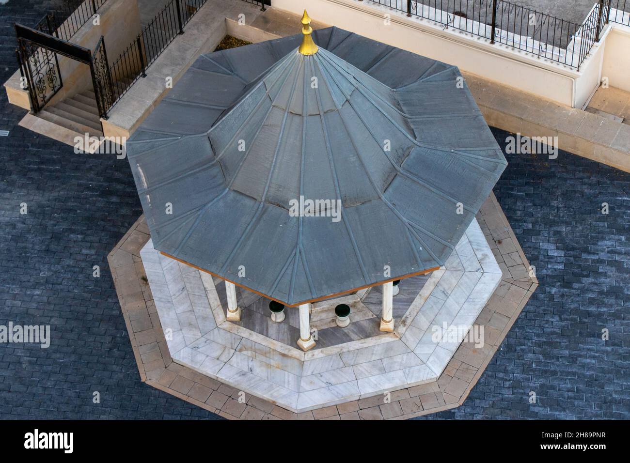 Abluzione o luogo wudu della moschea dei Martiri. Edifici islamici a Baku città di Azerbaujan Foto Stock