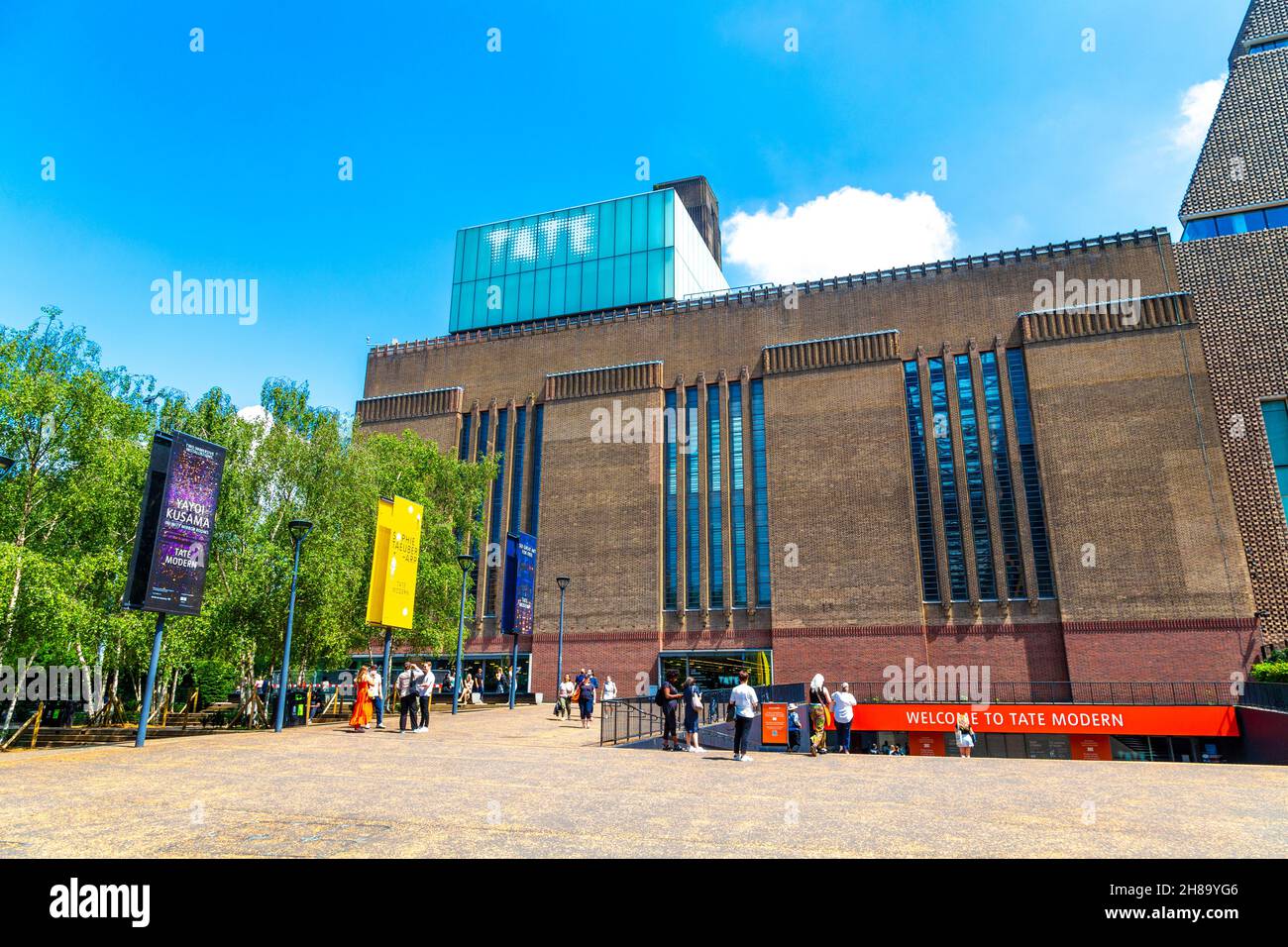 Esterno del museo Tate Modern all'interno di una ex centrale elettrica, Bankside, Londra, Regno Unito Foto Stock