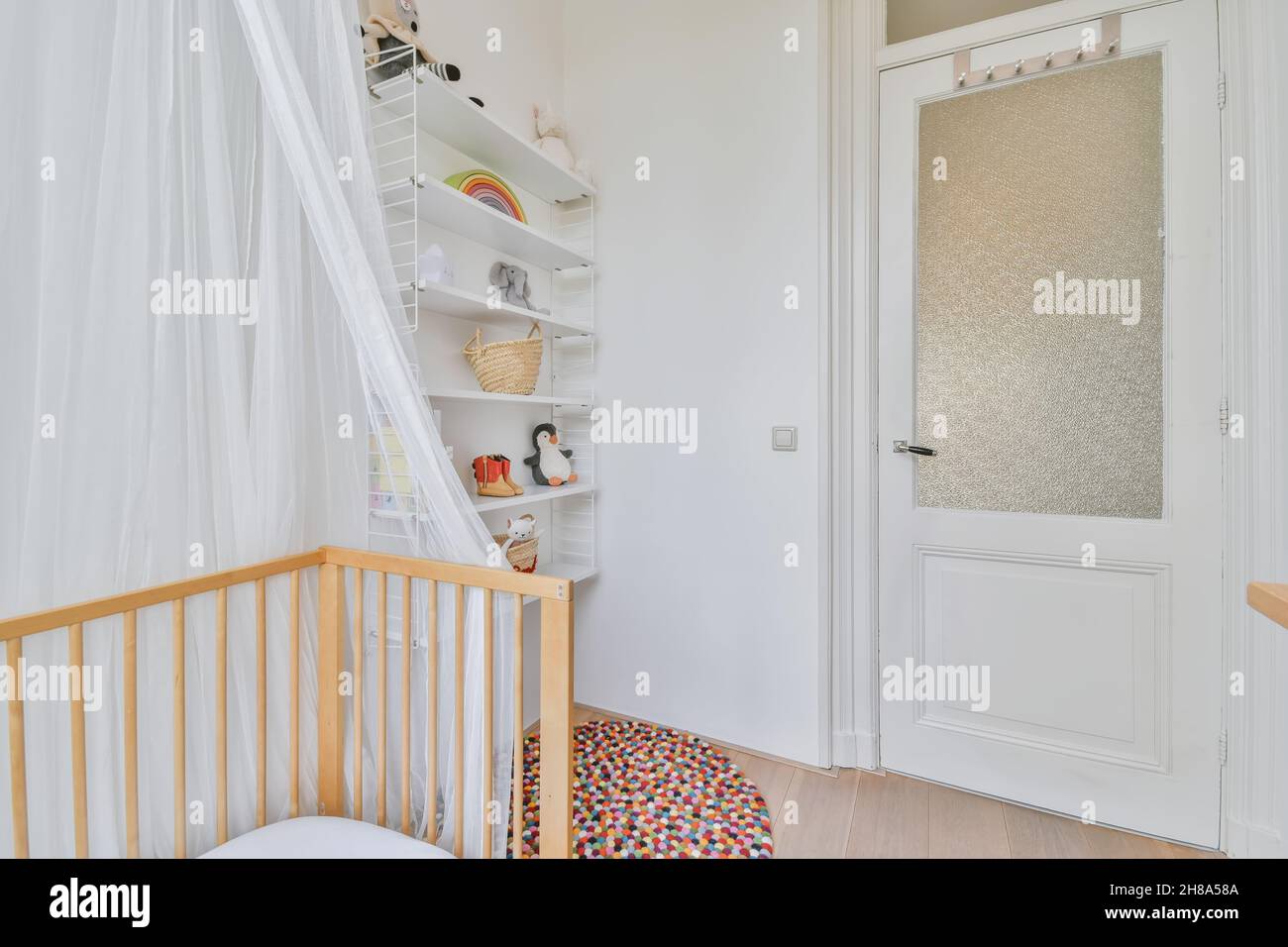 Interni di lusso in una moderna camera per bambini Foto Stock