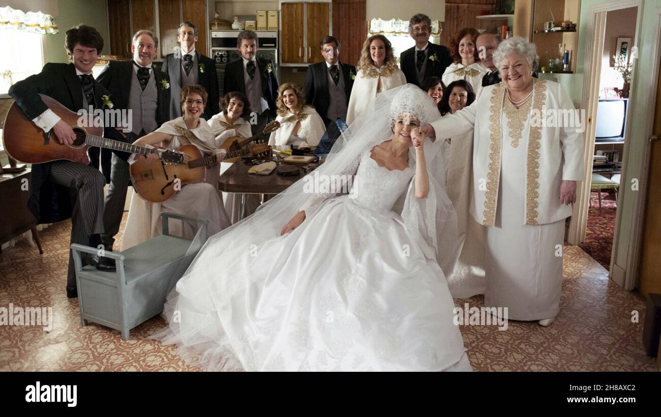 Aline è un film drammatico francese-canadese, diretto da Valérie Lemercier e pubblicato nel 2021..A un ritratto immaginario della vita di Céline Dion, il film stelle Lemercier come 'Aline Dieu', un cantante canadese che sale alla superstar internazionale. Questa fotografia è solo ad uso editoriale ed è copyright della compagnia cinematografica e/o del fotografo assegnato dalla società cinematografica o di produzione e può essere riprodotta solo da pubblicazioni in concomitanza con la promozione del suddetto Film. È richiesto un credito obbligatorio per la compagnia cinematografica. Il fotografo deve essere accreditato anche quando è noto. Foto Stock