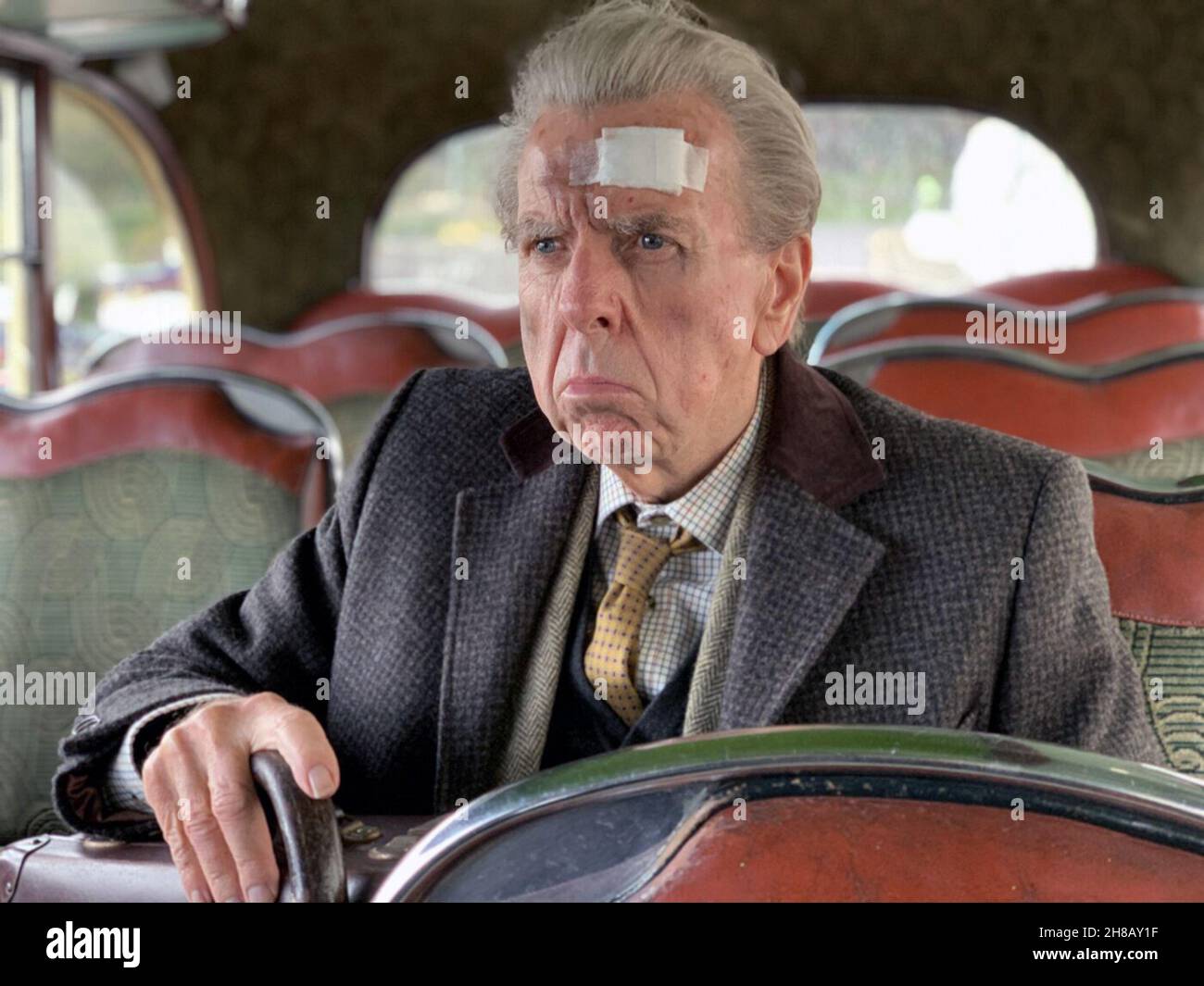 L'ultimo autobus è un dramma del 2021 con Timothy Spall. Questa fotografia è solo ad uso editoriale ed è copyright della compagnia cinematografica e/o del fotografo assegnato dalla società cinematografica o di produzione e può essere riprodotta solo da pubblicazioni in concomitanza con la promozione del suddetto Film. È richiesto un credito obbligatorio per la compagnia cinematografica. Il fotografo deve essere accreditato anche quando è noto. Foto Stock