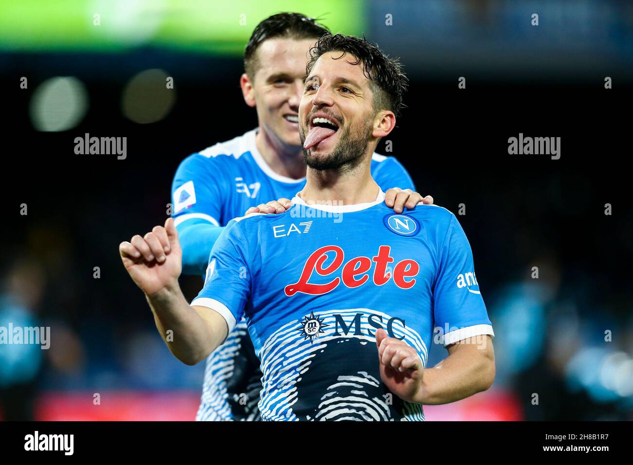 L'attaccante belga della SSC Napoli Dries Mertens festeggia dopo aver segnato un gol durante la Serie Una partita di calcio tra la SSC Napoli e la SS Lazio al Diego Armando Maradona Stadium Napoli, Italia meridionale, il 27 novembre 2021. Foto Stock