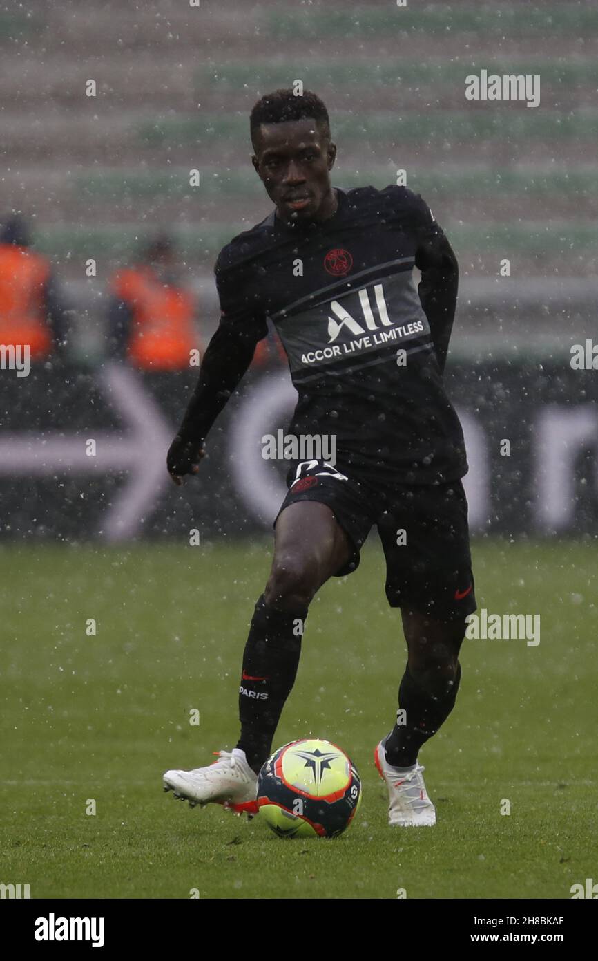 Idrissa GUEYE di Parigi durante il campionato francese Ligue 1 partita di calcio tra Saint-Etienne e Parigi Saint-Germain il 28 novembre 2021 allo stadio Geoffroy Guichard di Saint-Etienne, Francia - Foto: Romain Biard/DPPI/LiveMedia Foto Stock