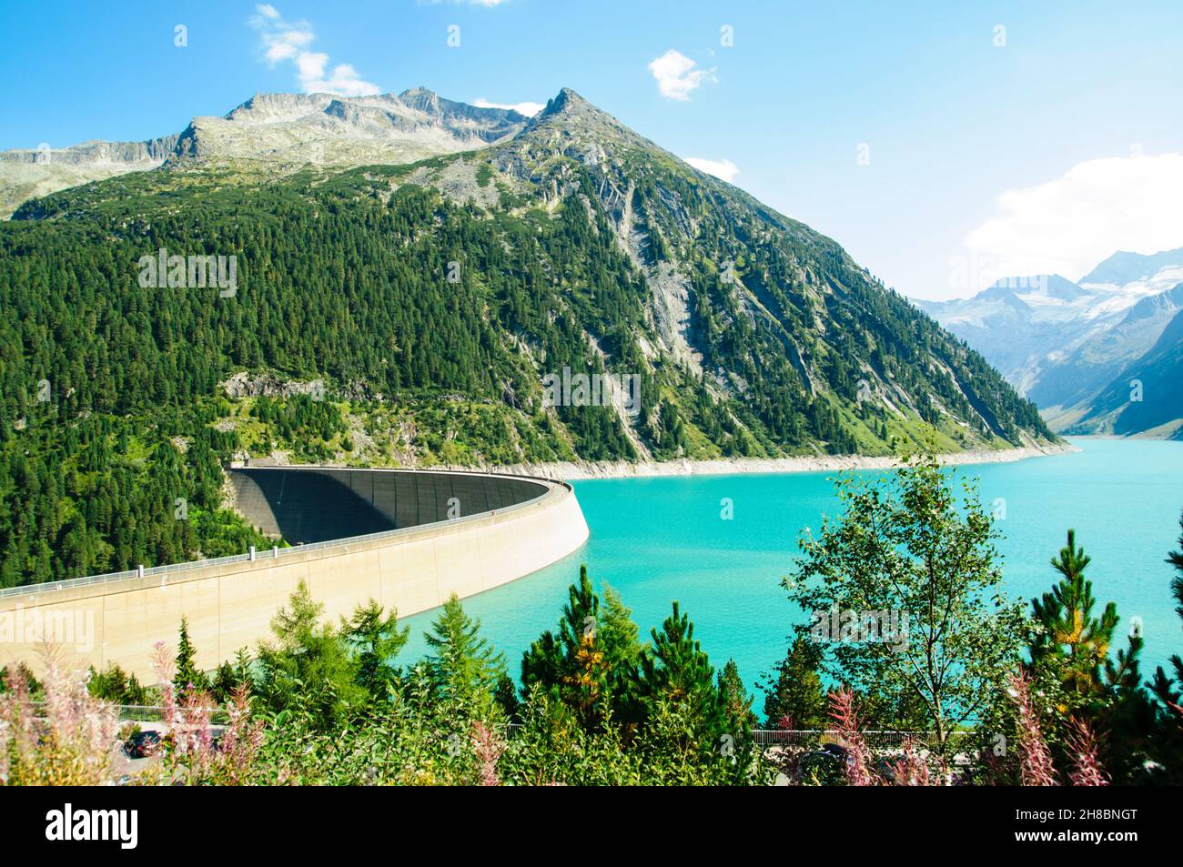 Austria, Zillertal Alto Parco Naturale Alpino Hochgebirgs Naturpark Schlegeis diga e bacino idrico con il glacierin Schlegeis sullo sfondo Foto Stock