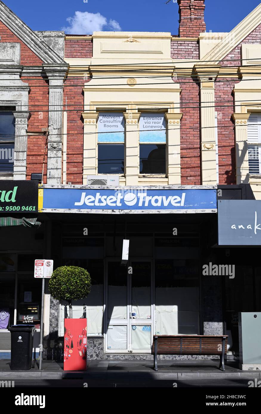 L'agenzia di viaggi su Glenferrie Rd ha shuttered durante la pandemia di COVID-19, con il vecchio marchio Jetset Travel visibile Foto Stock