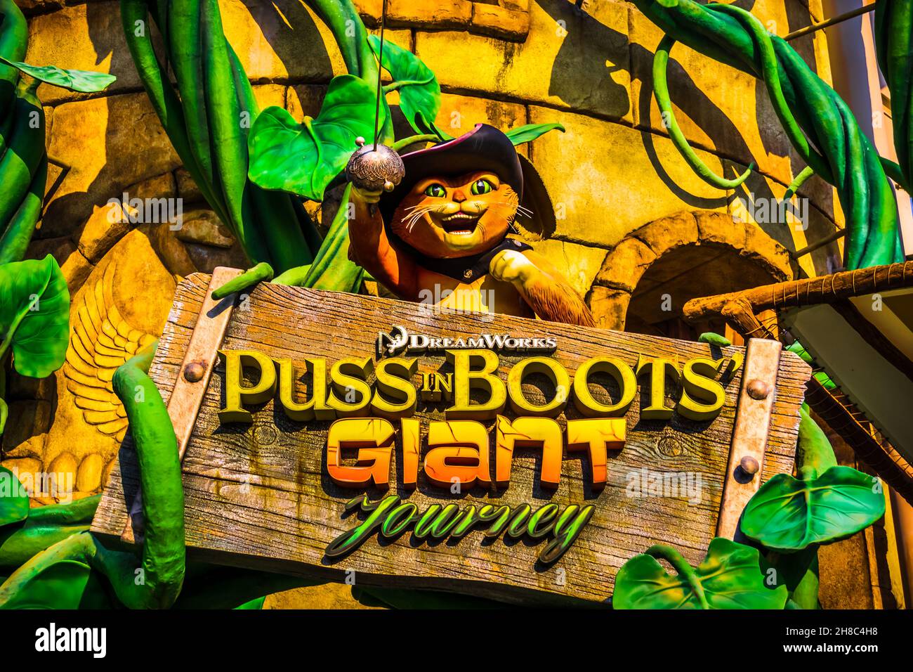 Singapore - 26 feb 2021: Puss in Boots Giant Journey presso gli Universal Studios Singapore. Foto Stock