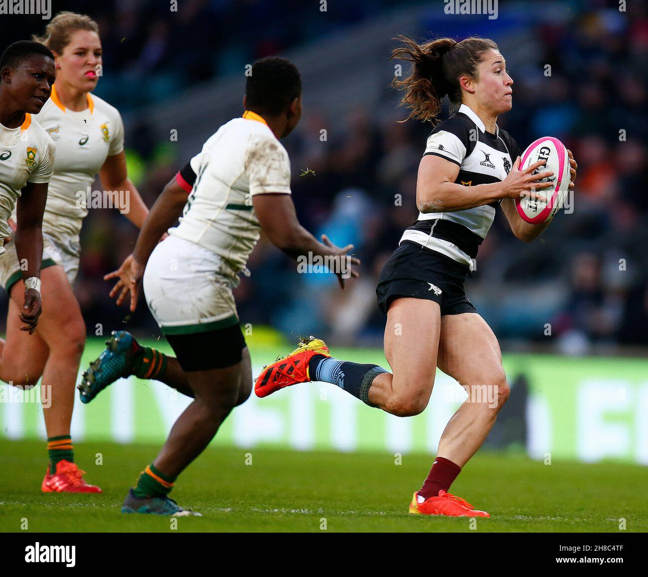 LONDRA, INGHILTERRA - NOVEMBRE 27:Rhona Lloyd (Les Lionnes Du Stade Bordelais) di Barbarians durante la partita di Killik Cup tra Barbarians Women e SPR Foto Stock