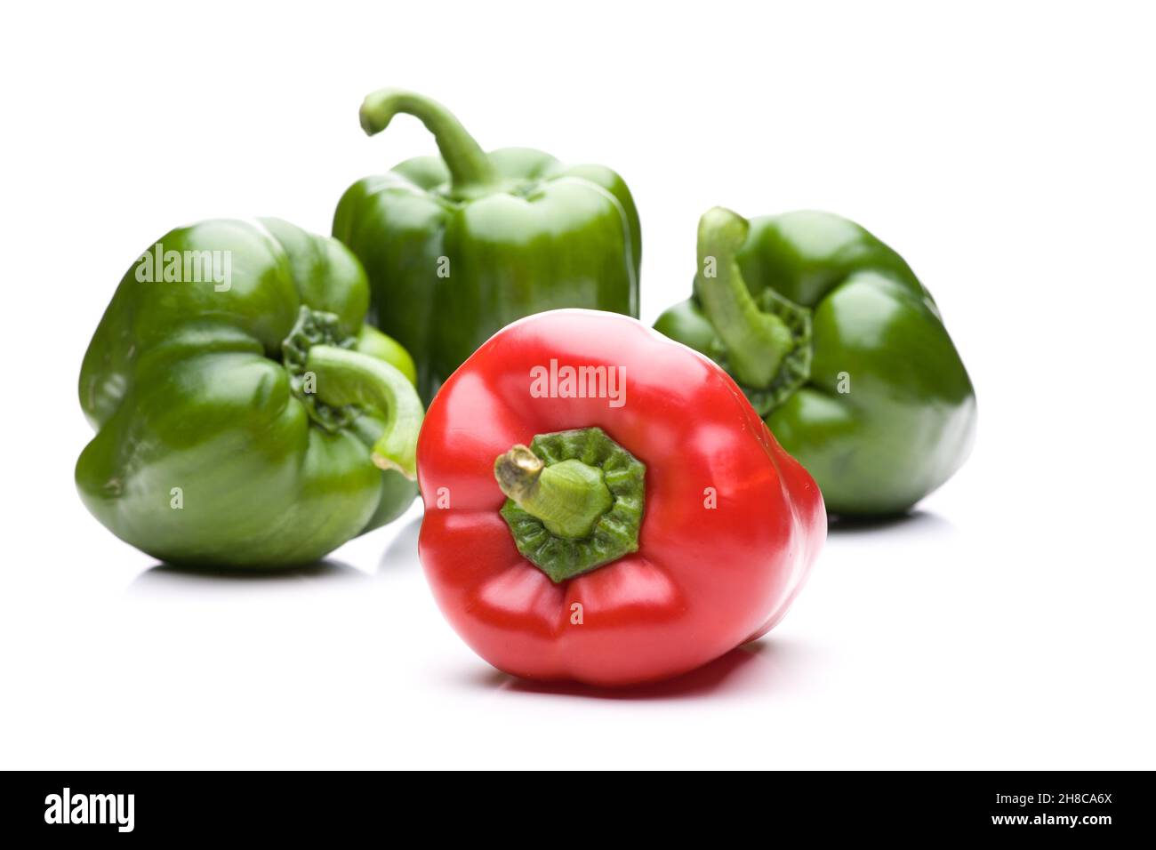 Un peperone rosso e un peperone verde 3 Foto Stock