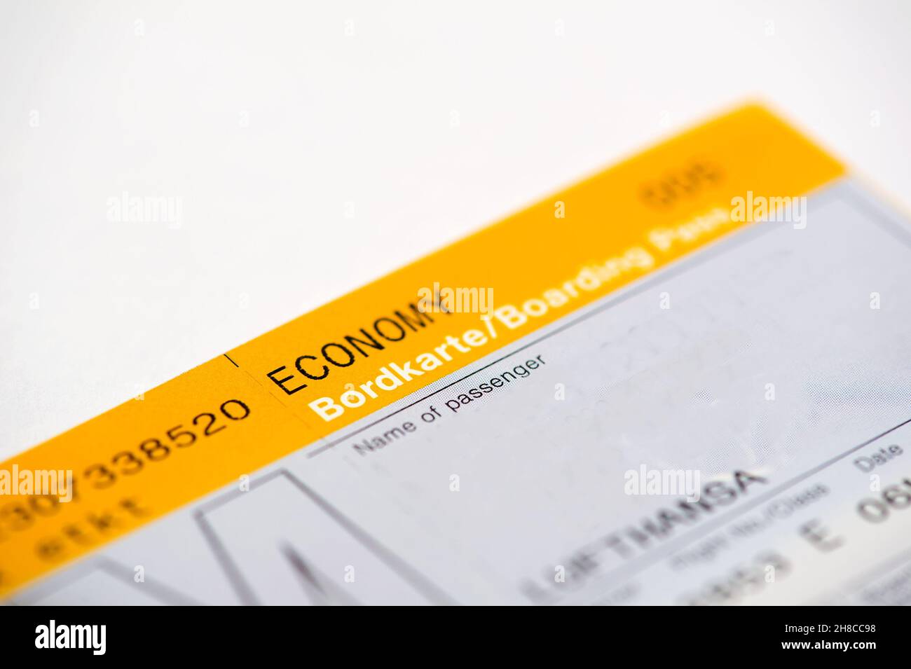 Biglietto aereo di Lufthansa, classe economica Foto stock - Alamy