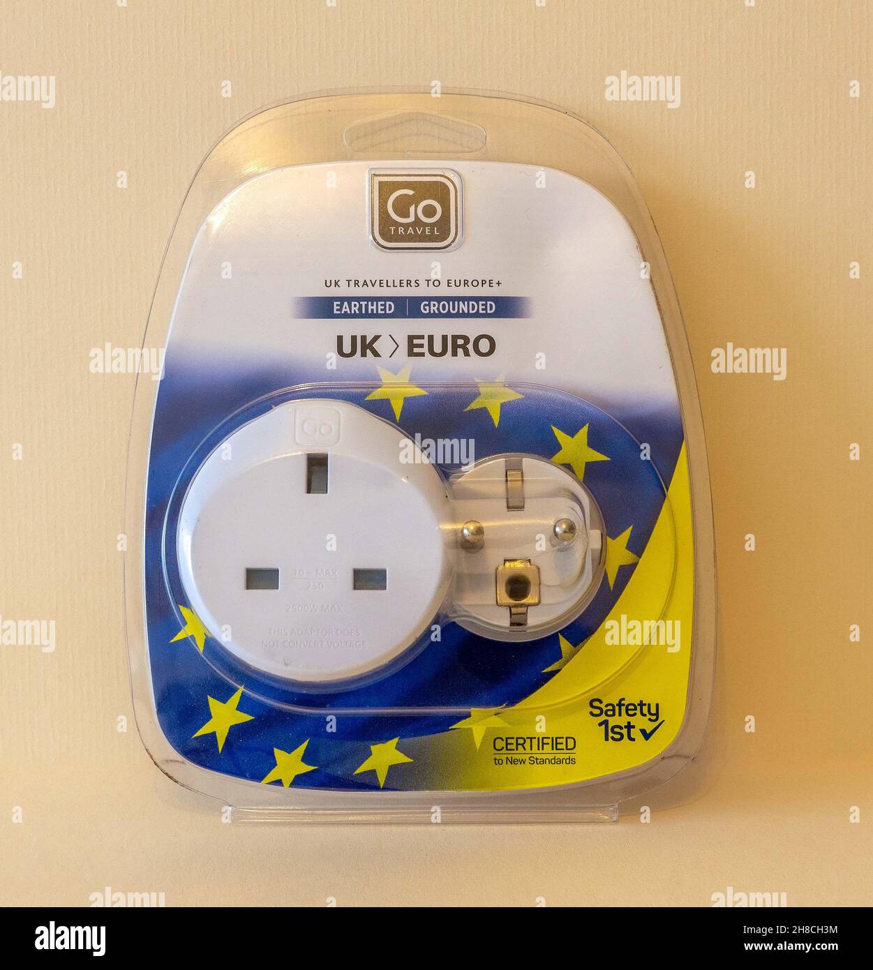 Adattatori da viaggio per uso britannico all'estero Foto Stock
