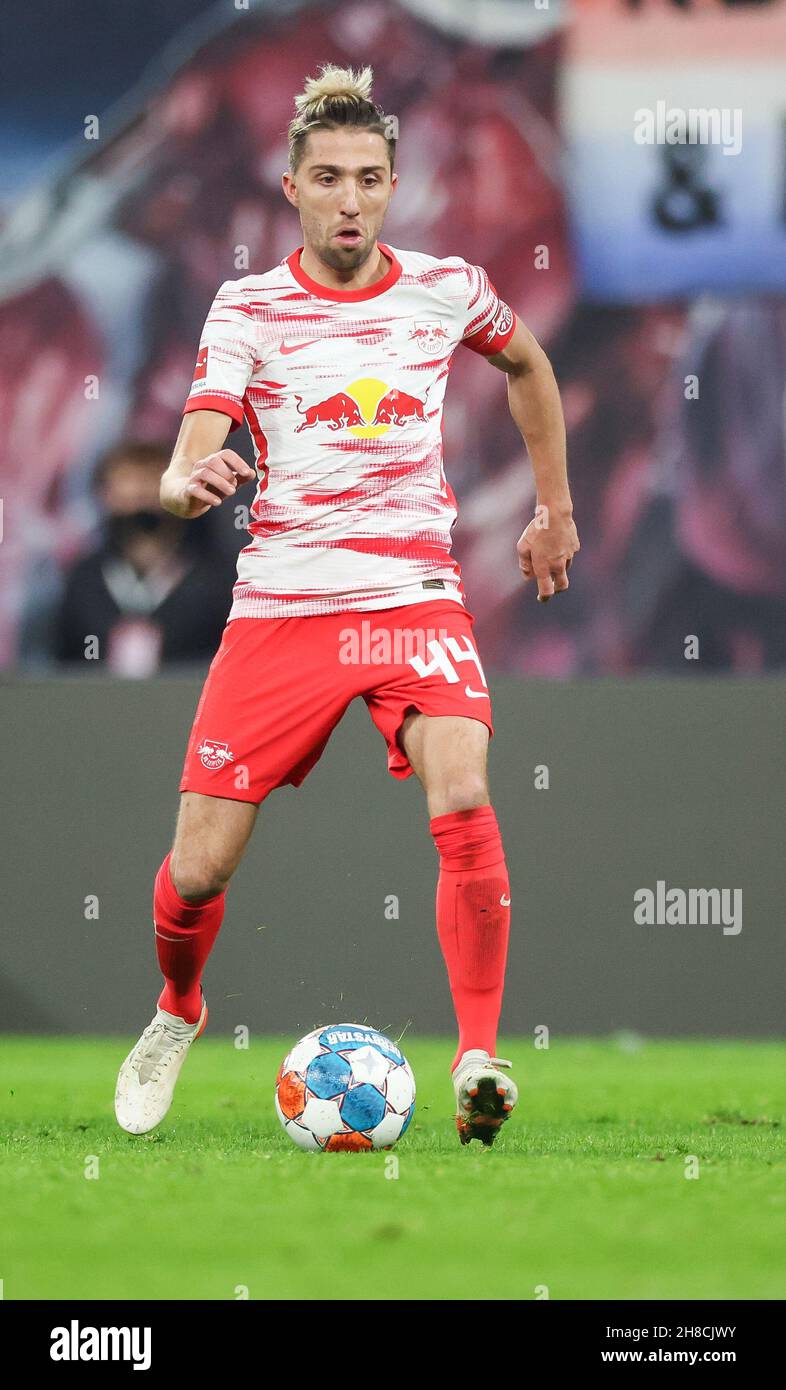 Lipsia, Germania. 28 novembre 2021. Calcio: Bundesliga, Matchday 13, RB Leipzig - Bayer Leverkusen alla Red Bull Arena. Il giocatore di Lipsia Kevin Kampl sulla palla. Credit: Jan Woitas/dpa-Zentralbild/dpa/Alamy Live News Foto Stock
