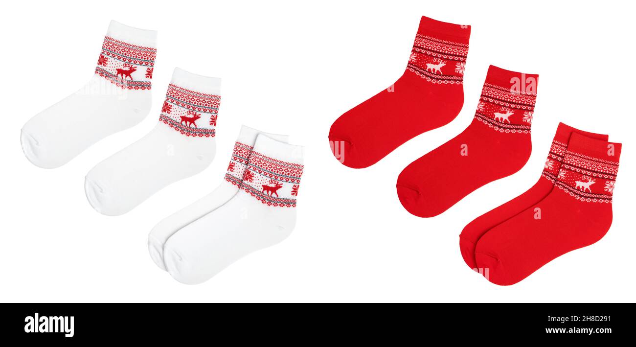 Paio di calze da donna nordiche rosse e bianche con motivo norvegese a maglia rosa (Selburose) isolate su sfondo bianco Foto Stock