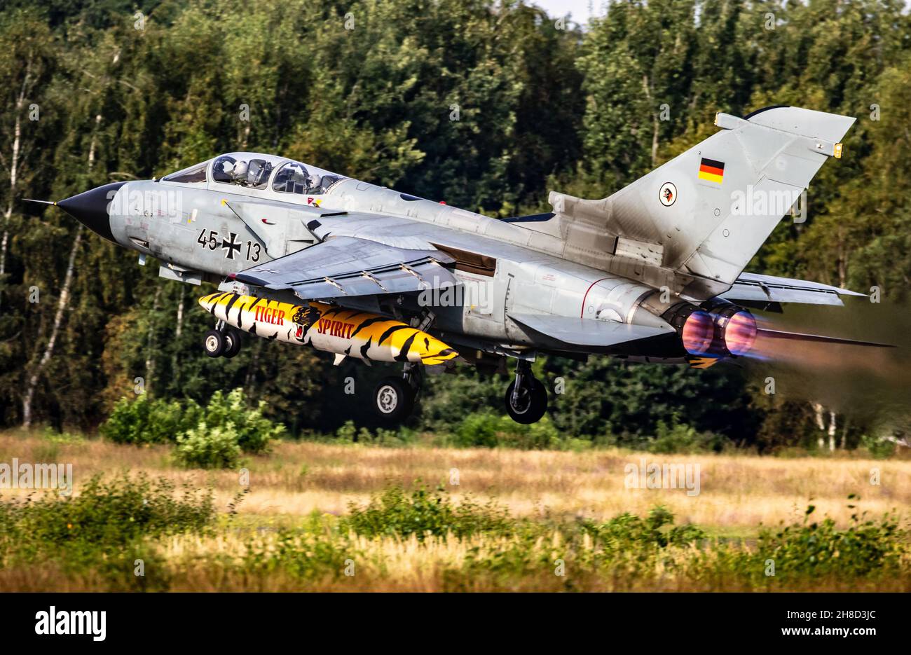 L'Aeronautica militare tedesca Panavia Tornado bombardiere aereo decollo dalla base aerea Kleine-Brogel, Belgio - 13 settembre 2021 Foto Stock