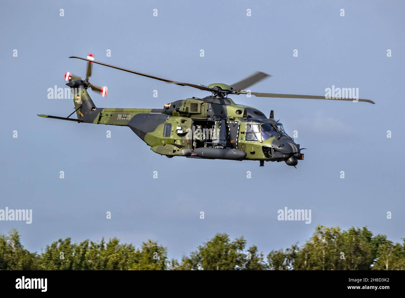 L'Esercito tedesco NH90 trasporta l'elicottero che decollo dalla base aerea Kleine-Brogel, Belgio - 13 settembre 2021 Foto Stock