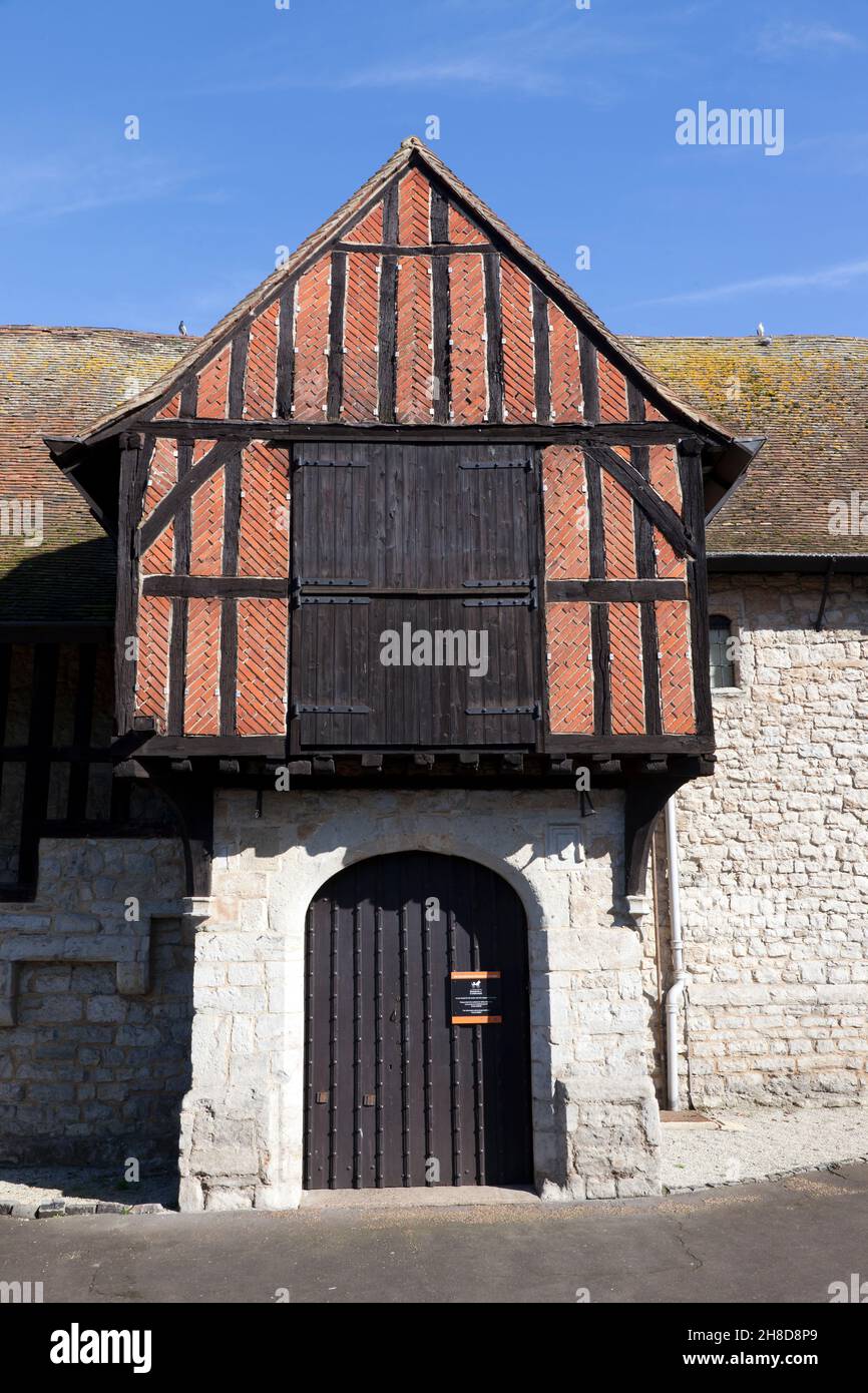 Vista ravvicinata dell'Hay-loft, delle scuderie del XIV secolo del complesso medievale del Palazzo dell'arcivescovo, Mill Street Maidstone, Kent Foto Stock