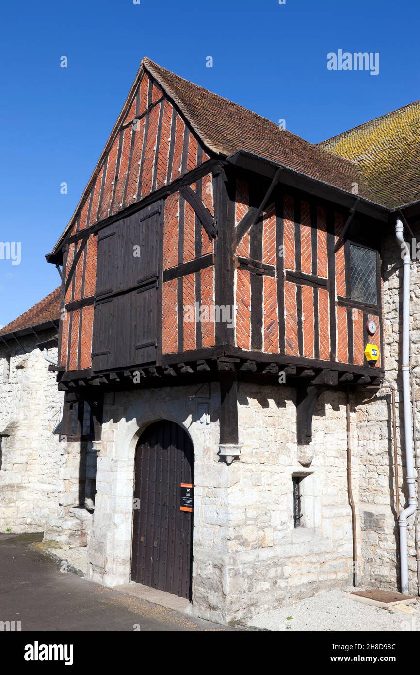 Vista ravvicinata dell'Hay-loft, delle scuderie del XIV secolo del complesso medievale del Palazzo dell'arcivescovo, Mill Street Maidstone, Kent Foto Stock