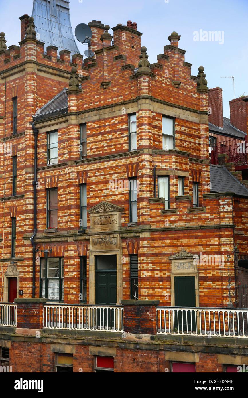 Sheffield, Regno Unito. Vecchio edificio in mattoni di terracotta. Ex architettura industriale nel centro di Sheffield. Foto Stock