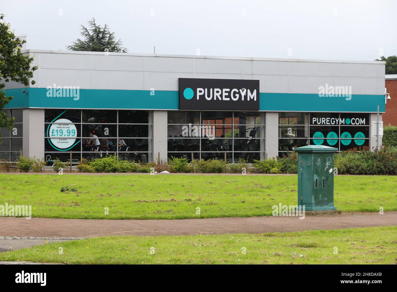 SHEFFIELD, Regno Unito - 10 LUGLIO 2016: Centro fitness e palestra del marchio Pregym a Sheffield, Yorkshire, Regno Unito. Puregym ha più di 250 sedi nel Regno Unito. Foto Stock