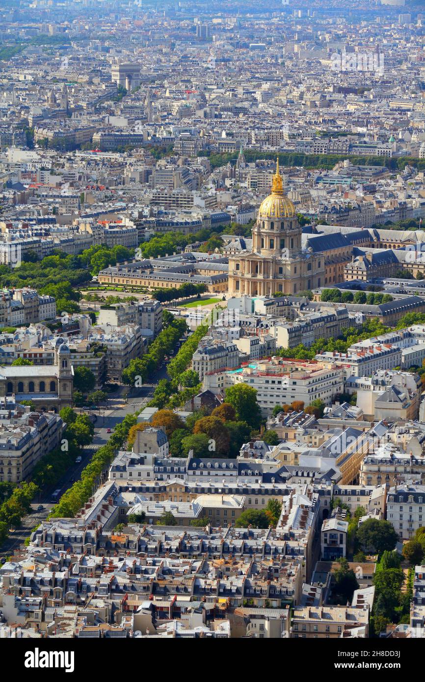 Parigi città, Francia - veduta aerea del paesaggio urbano con il Palazzo Invalides. 7° arrondissement di Parigi. Foto Stock