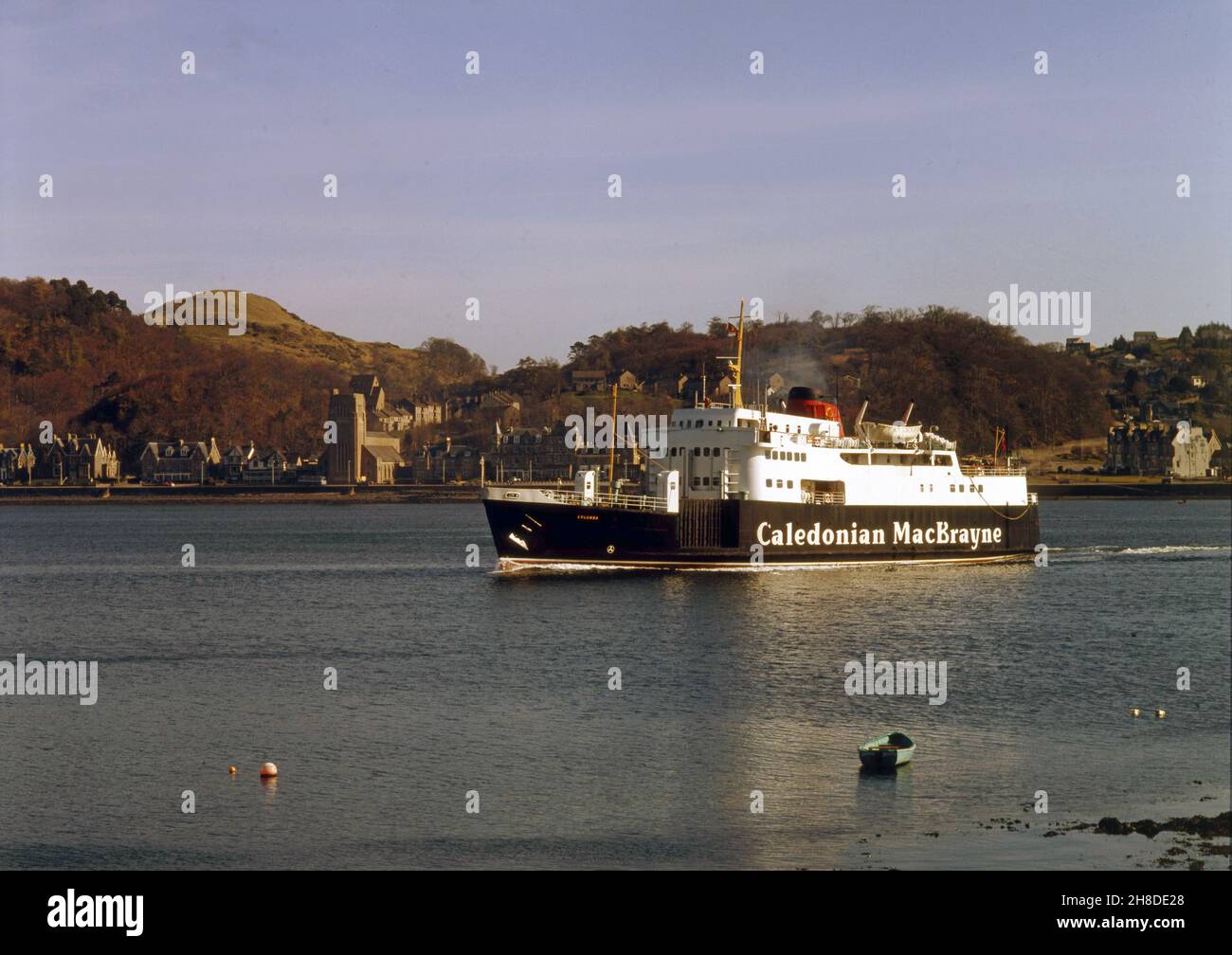 MV Columba esce da Oban Bay negli anni '80 Foto Stock