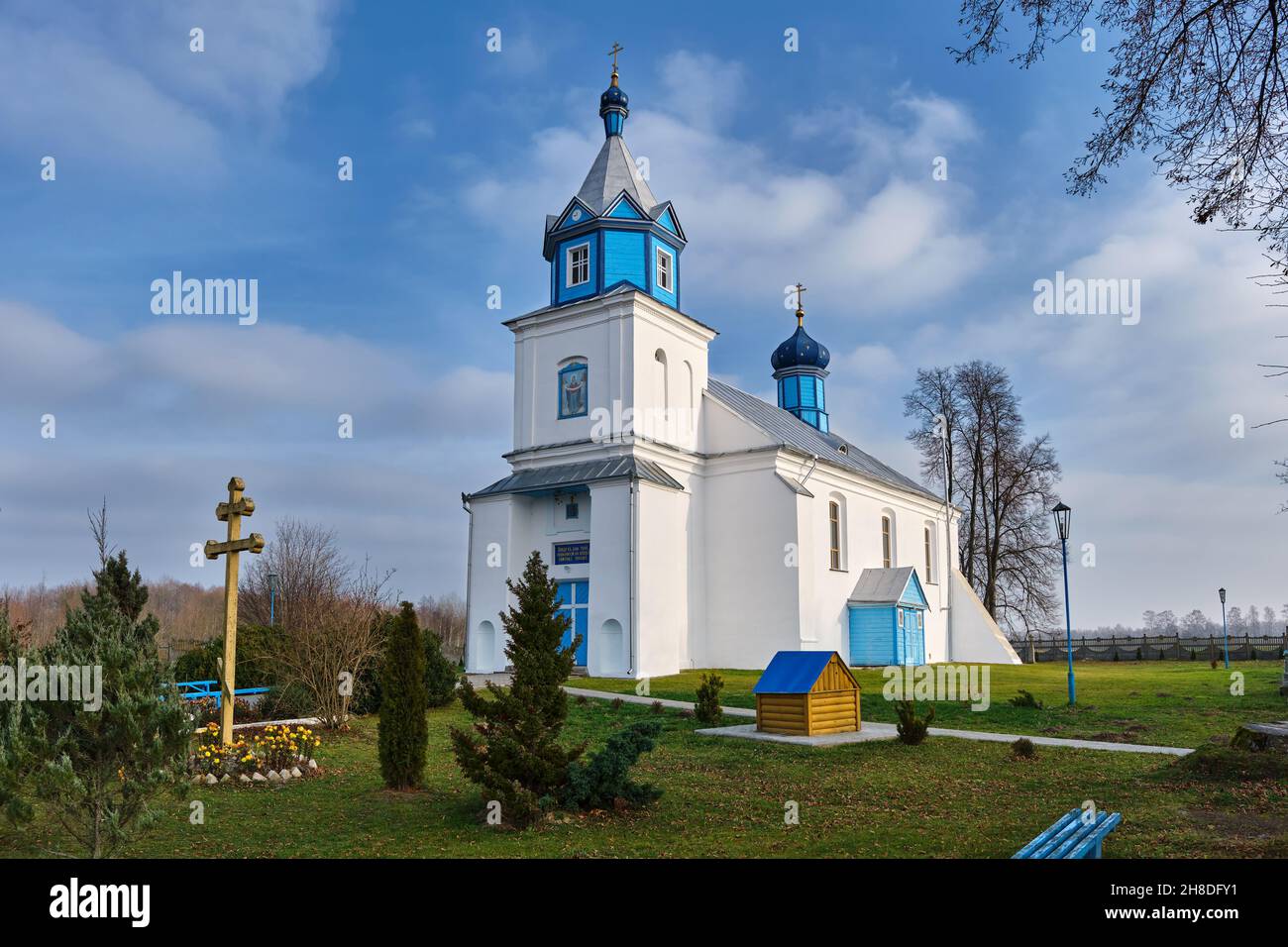 Antica chiesa ortodossa dell'intercessione della Vergine Santa nel villaggio di Bukhovichi, regione di Brest, distretto di Kobrin, Bielorussia. Foto Stock